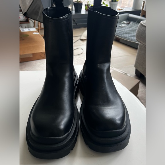 Bershka chunky Chelsea boot in black in 43 - Picture 2 of 3